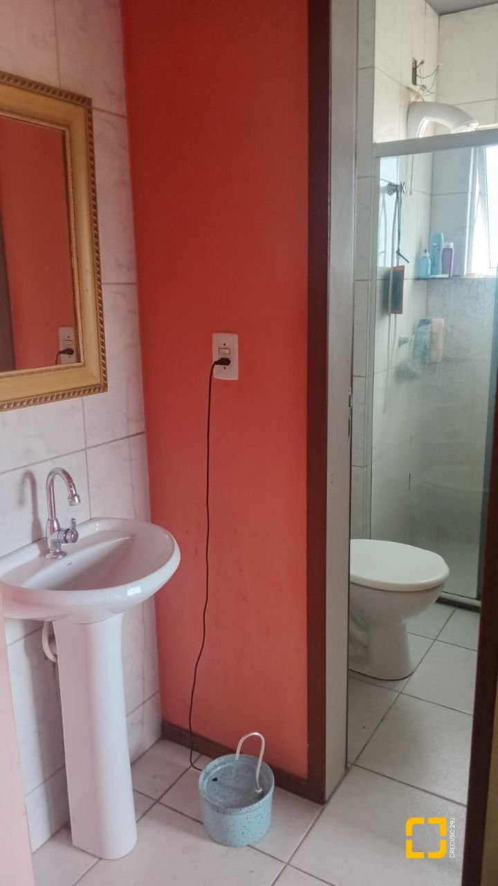 Apartamento com 44m², 2 quartos, 1 garagem, no bairro Aririu em Palhoça