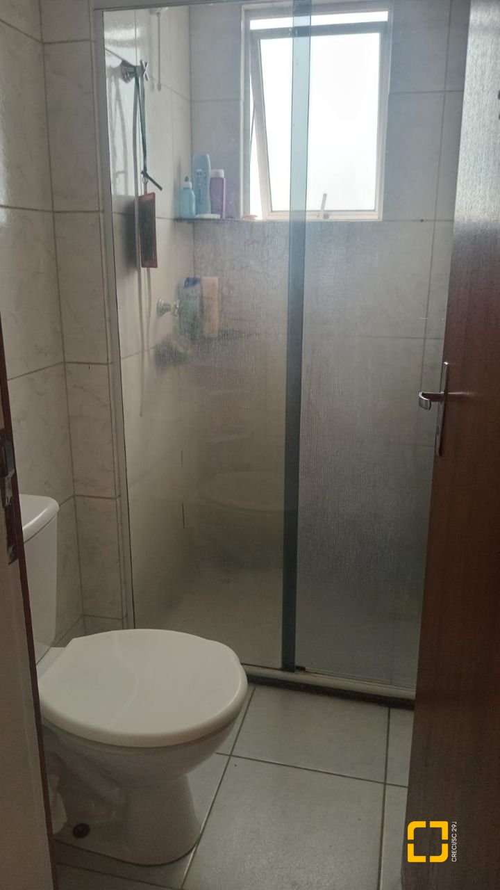 Apartamento com 44m², 2 quartos, 1 garagem, no bairro Aririu em Palhoça