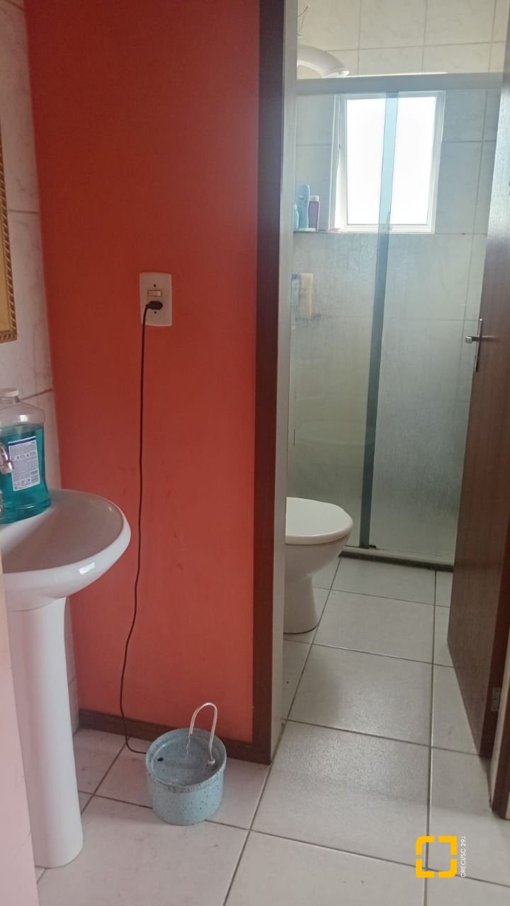 Apartamento com 44m², 2 quartos, 1 garagem, no bairro Aririu em Palhoça