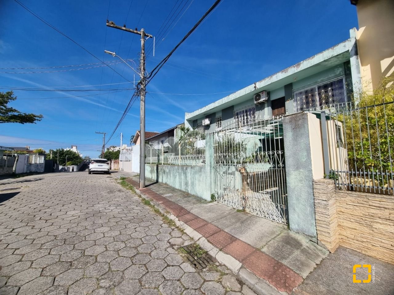 Casa com 220m², 3 quartos, 2 garagens, no bairro Coqueiros em Florianópolis