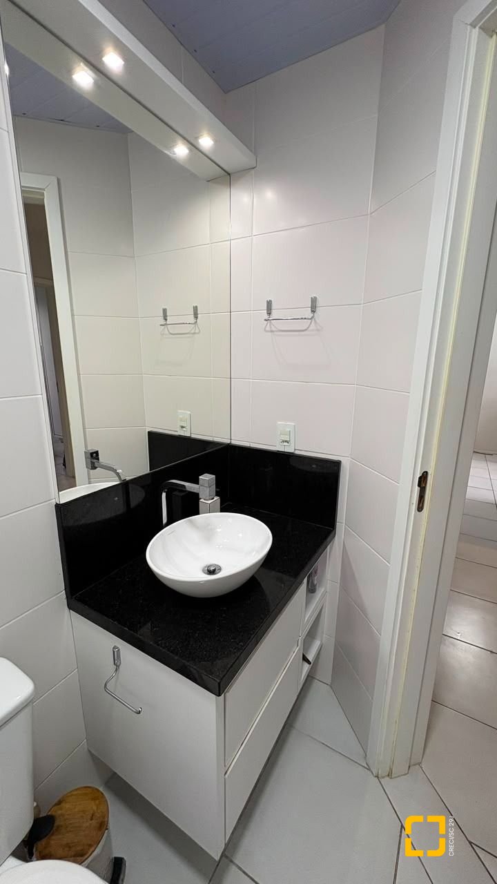Apartamento com 46m², 2 quartos, 1 garagem, no bairro Sertão do Maruim em São José