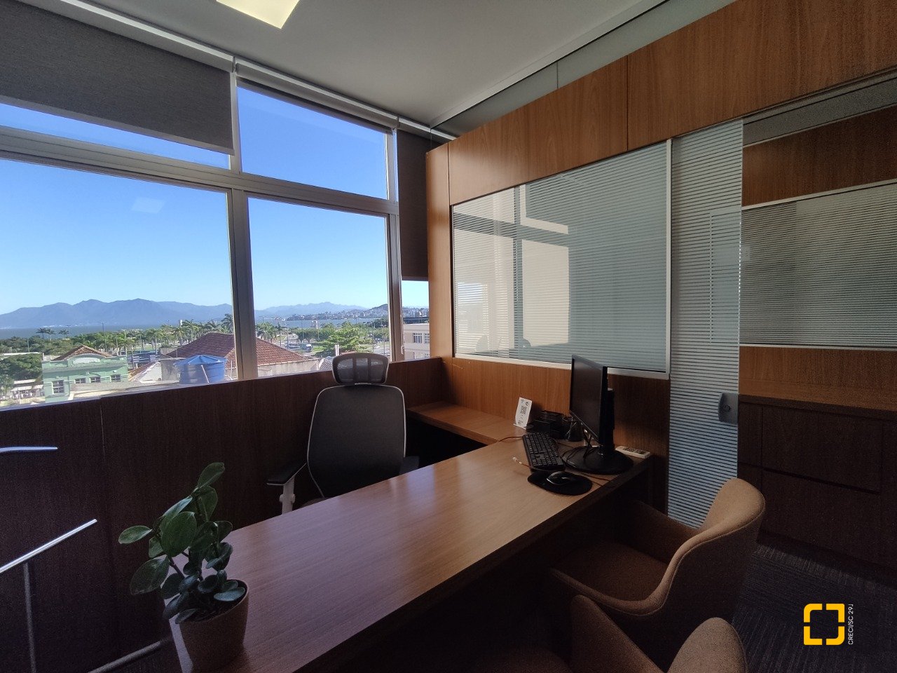 Sala com 64m², no bairro Centro em Florianópolis