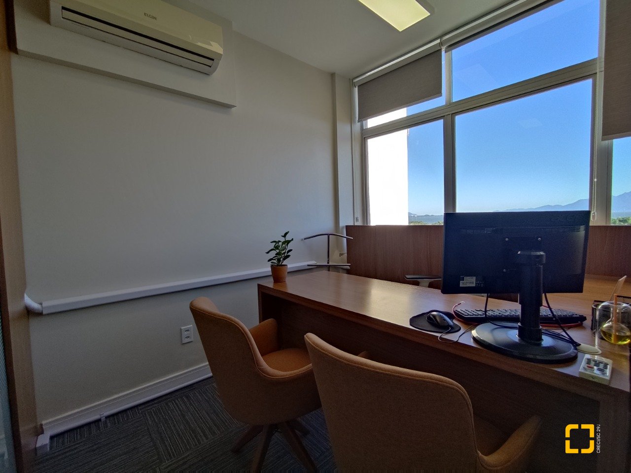 Sala com 64m², no bairro Centro em Florianópolis