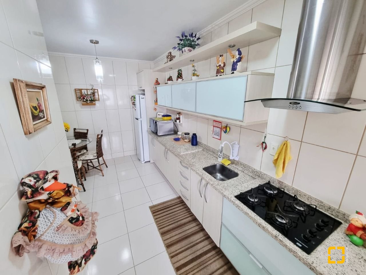 Apartamento com 74m², 2 quartos, 1 garagem, no bairro Balneário em Florianópolis