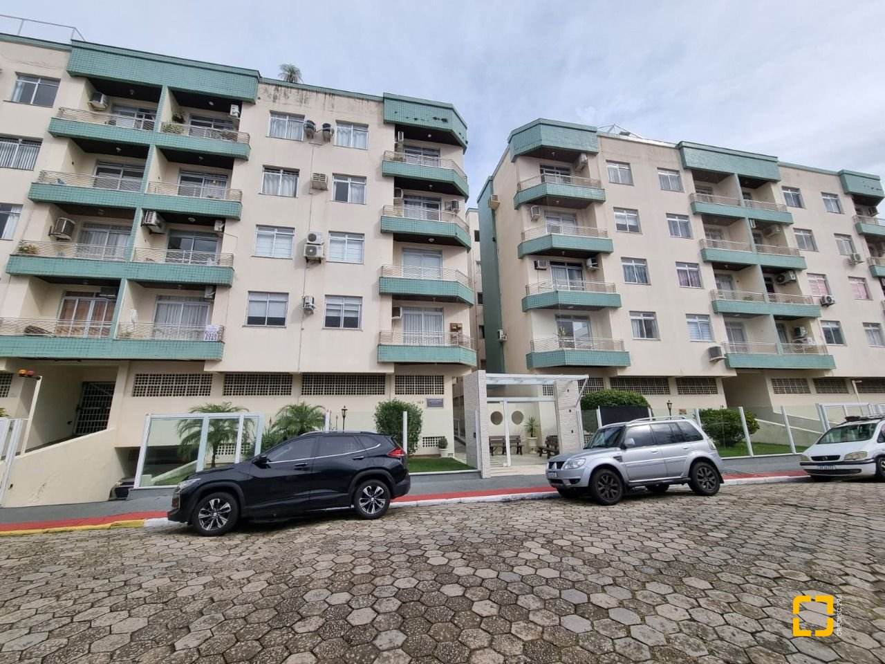 Apartamento com 74m², 2 quartos, 1 garagem, no bairro Balneário em Florianópolis