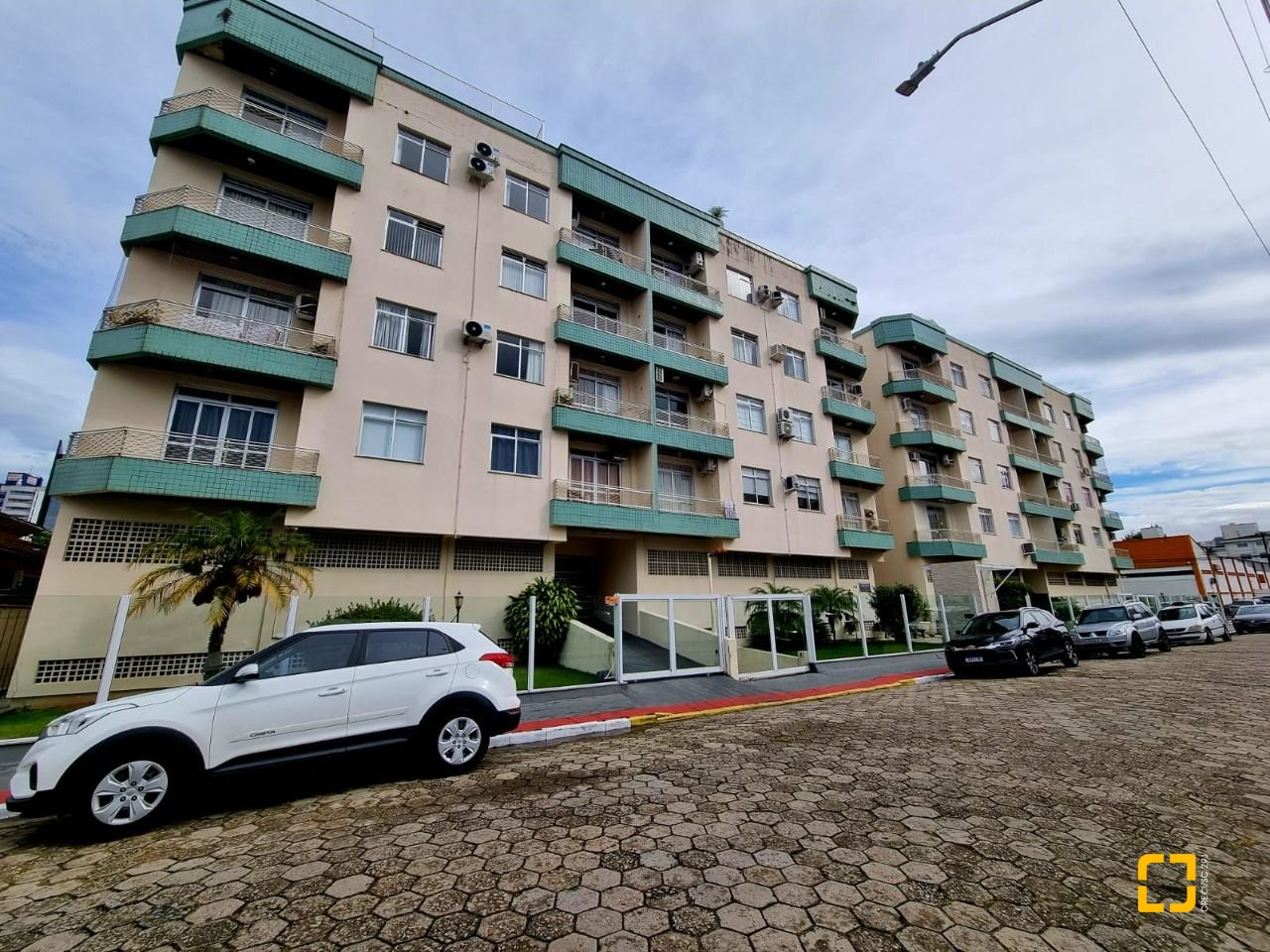 Apartamento com 74m², 2 quartos, 1 garagem, no bairro Balneário em Florianópolis