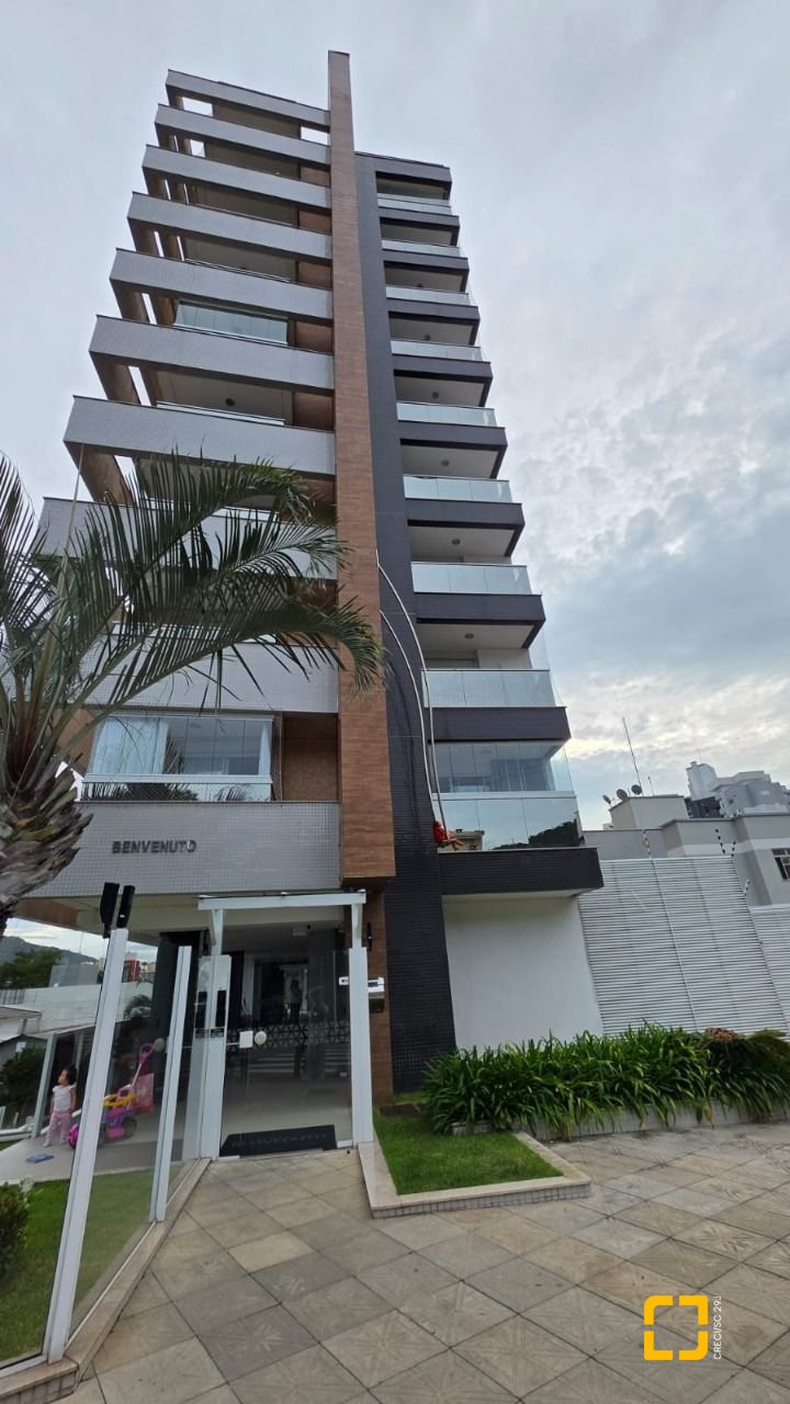 Apartamento com 79m², 3 quartos (sendo 1 suíte), 2 garagens, no bairro Itacorubi em Florianópolis