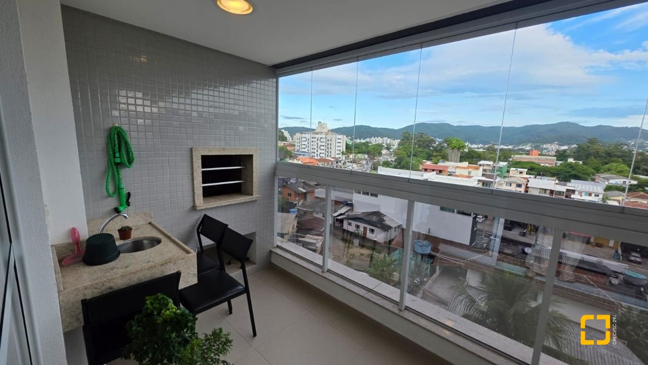 Apartamento com 79m², 3 quartos (sendo 1 suíte), 2 garagens, no bairro Itacorubi em Florianópolis
