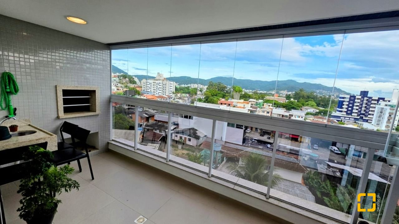 Apartamento com 79m², 3 quartos (sendo 1 suíte), 2 garagens, no bairro Itacorubi em Florianópolis