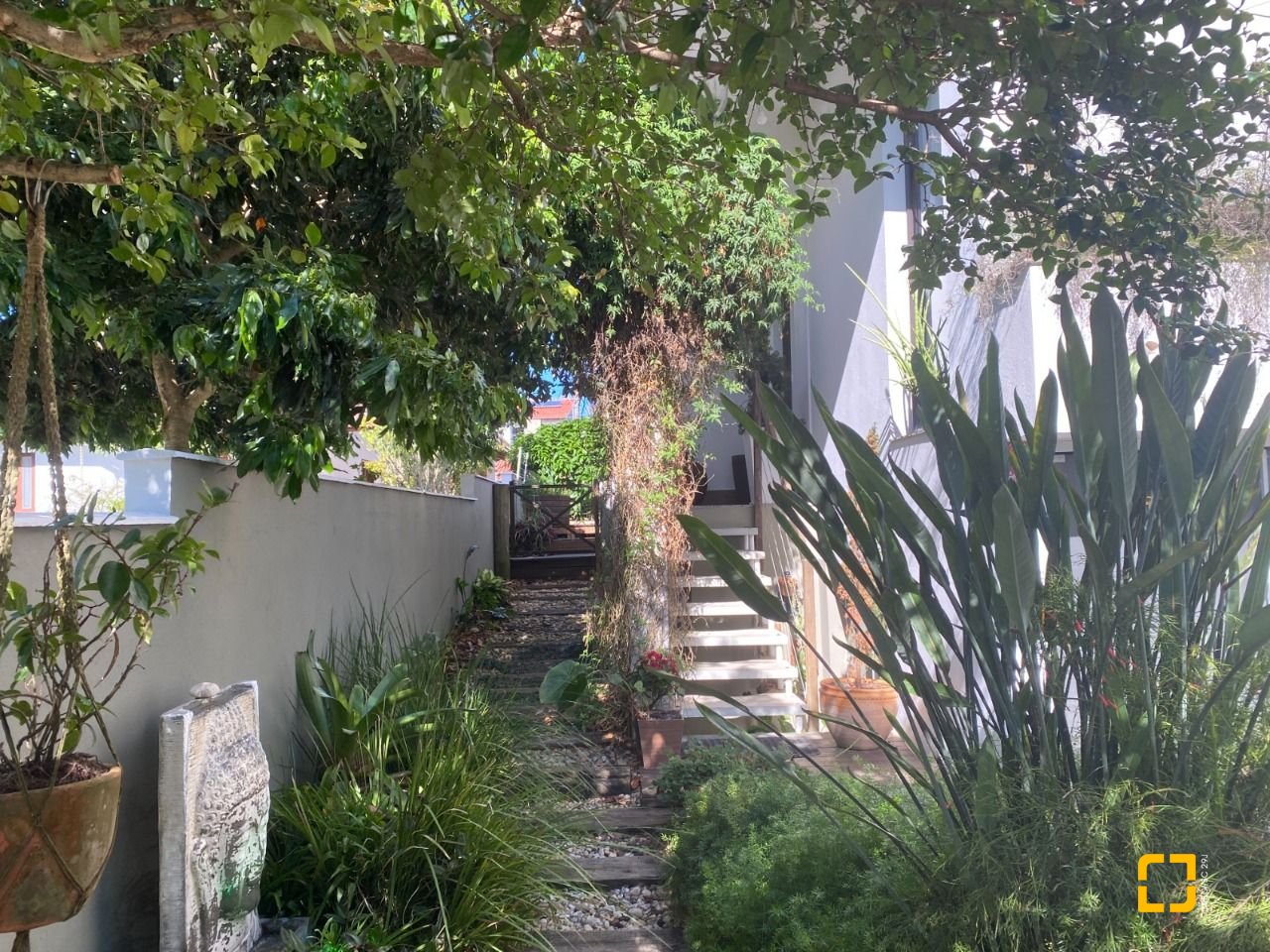Casa com 157m², 4 garagens, no bairro Campeche Norte em Florianópolis