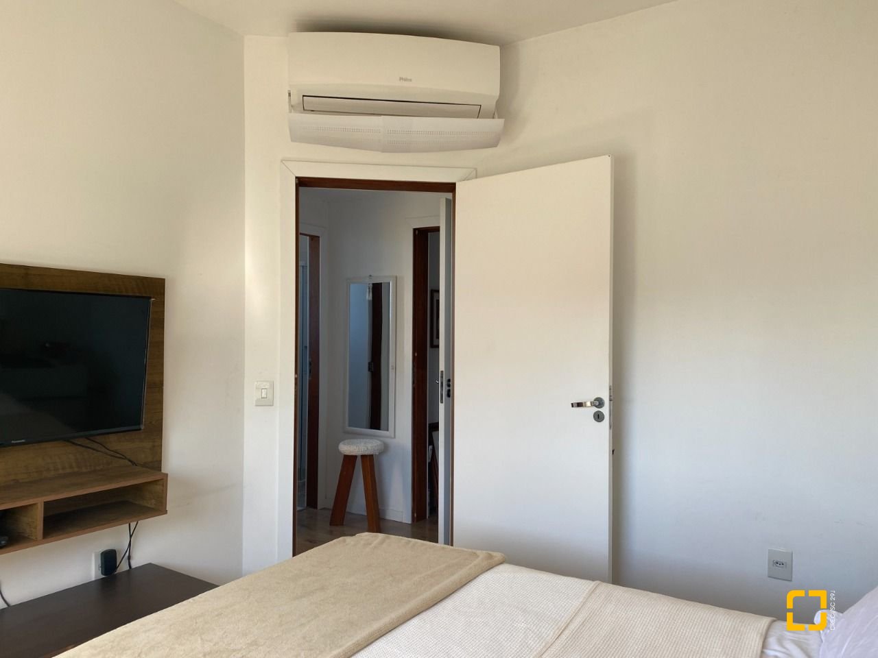 Casa com 157m², 2 quartos (sendo 2 suítes), 4 garagens, no bairro Campeche Norte em Florianópolis