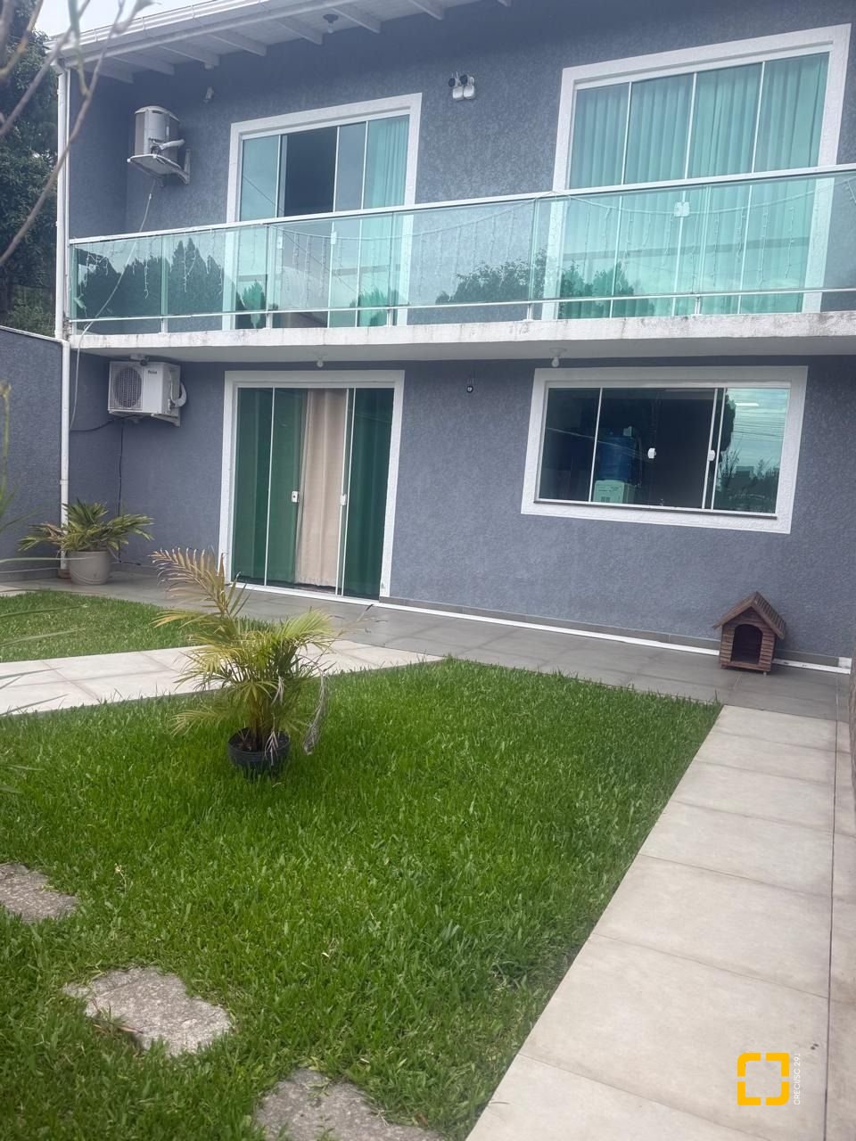 Casa com 126m², 3 quartos (sendo 1 suíte), 3 garagens, no bairro Rio Vermelho em Florianópolis