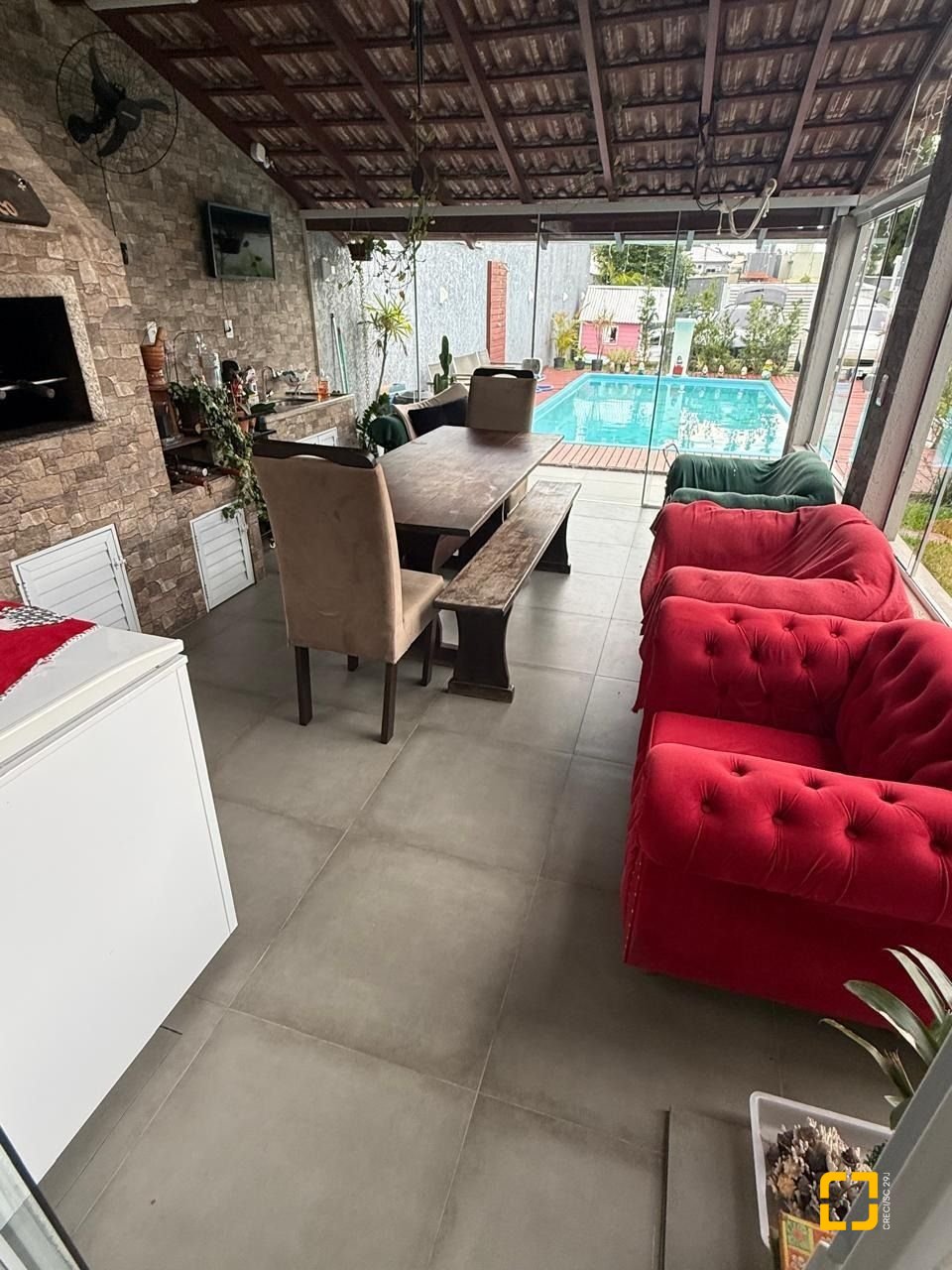 Casa com 126m², 3 quartos (sendo 1 suíte), 3 garagens, no bairro Rio Vermelho em Florianópolis