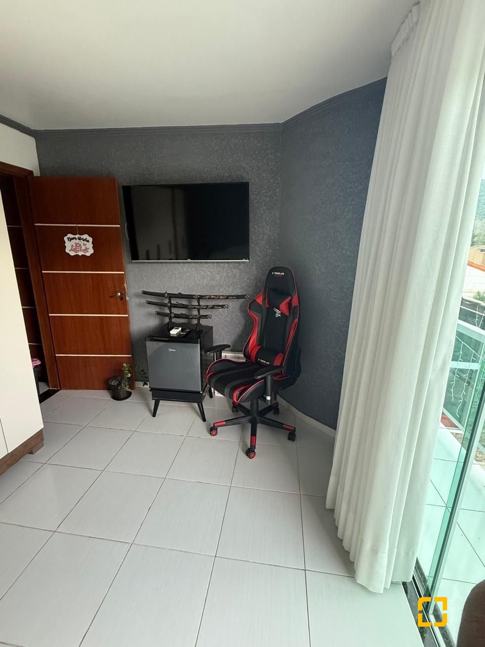 Casa com 126m², 3 quartos (sendo 1 suíte), 3 garagens, no bairro Rio Vermelho em Florianópolis