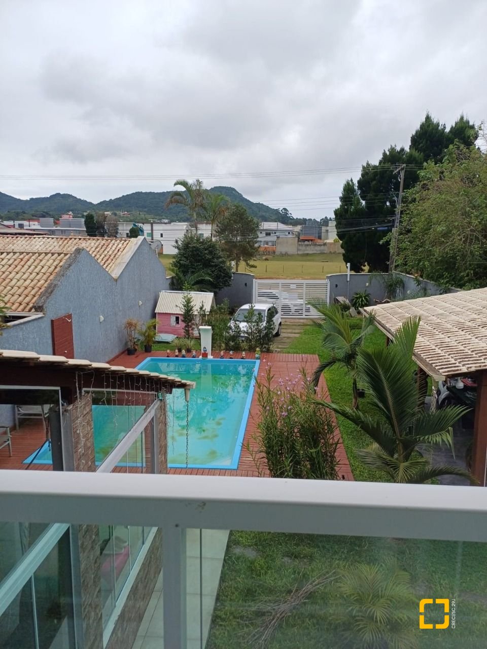 Casa com 126m², 3 quartos (sendo 1 suíte), 3 garagens, no bairro Rio Vermelho em Florianópolis
