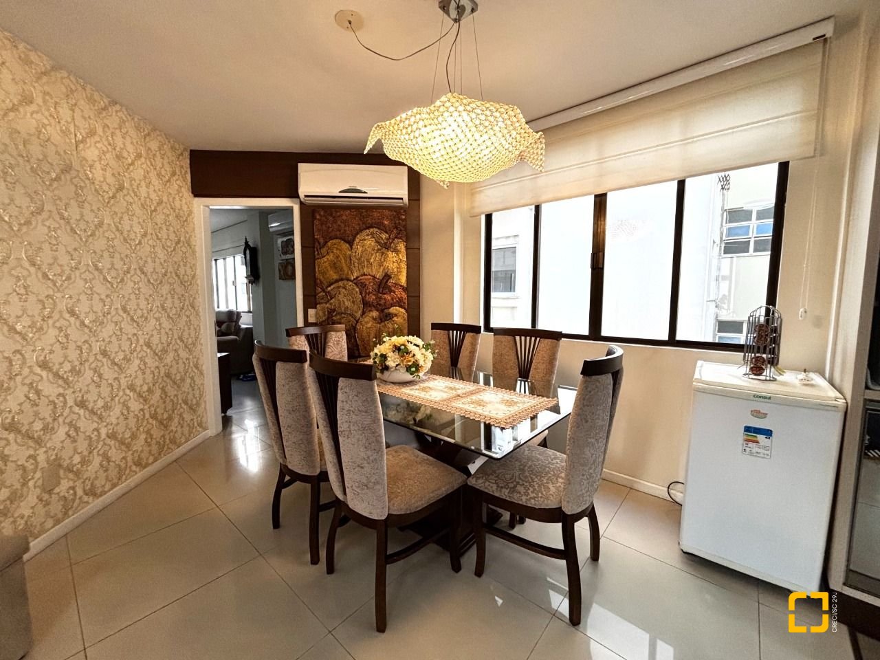 Apartamento com 128m², 4 quartos (sendo 1 suíte), 2 garagens, no bairro Centro em Florianópolis