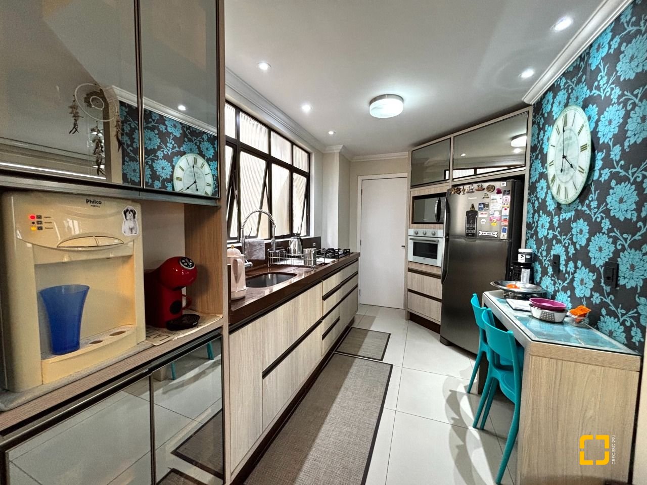 Apartamento com 128m², 4 quartos (sendo 1 suíte), 2 garagens, no bairro Centro em Florianópolis