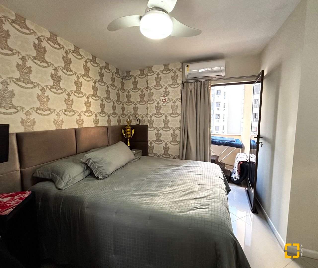 Apartamento com 128m², 4 quartos (sendo 1 suíte), 2 garagens, no bairro Centro em Florianópolis