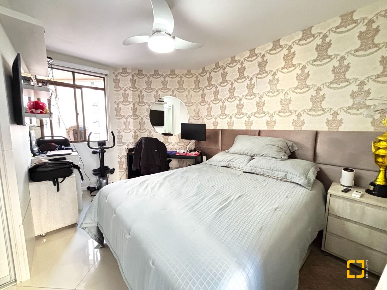 Apartamento com 128m², 4 quartos (sendo 1 suíte), 2 garagens, no bairro Centro em Florianópolis
