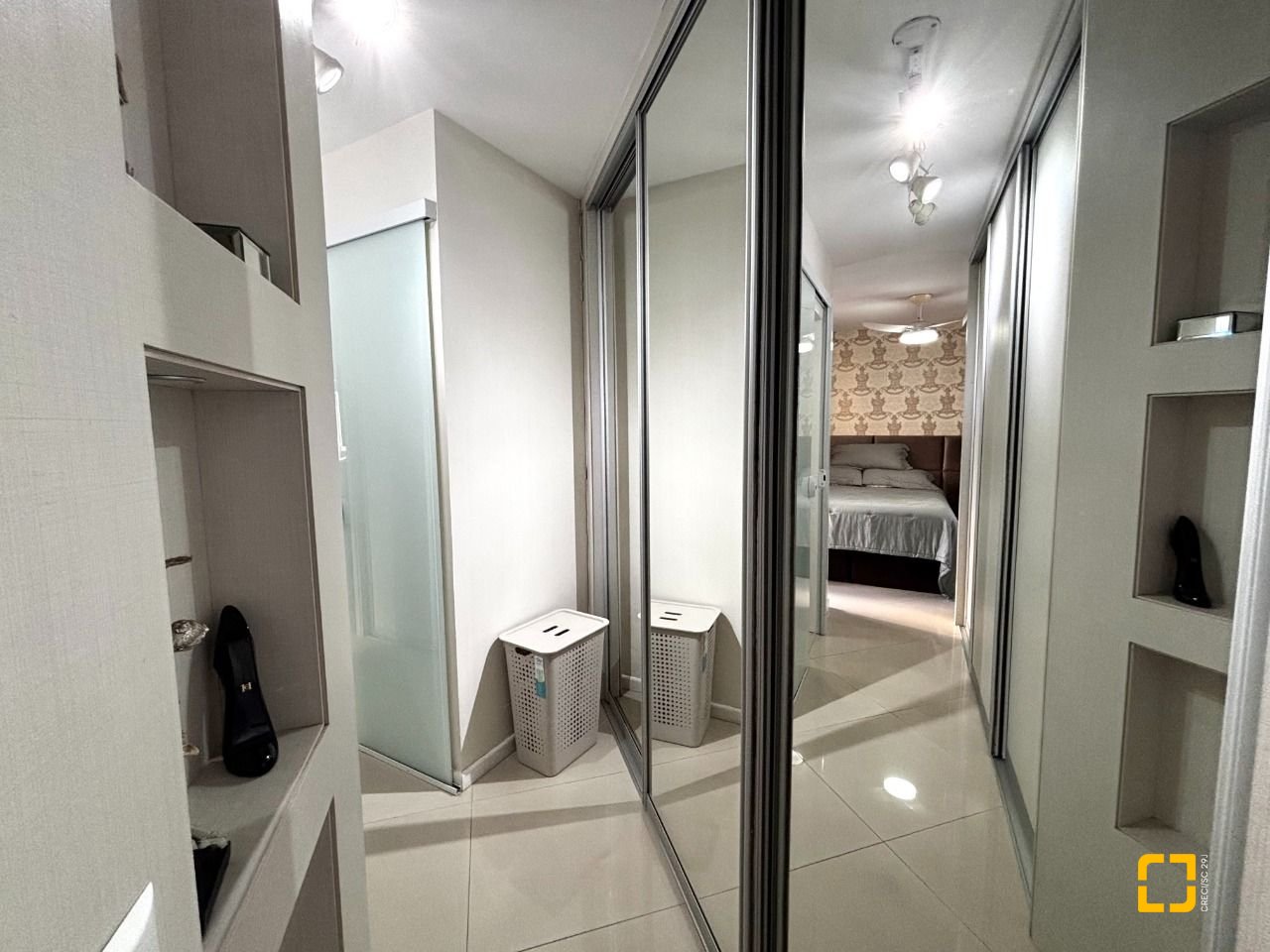 Apartamento com 128m², 4 quartos (sendo 1 suíte), 2 garagens, no bairro Centro em Florianópolis