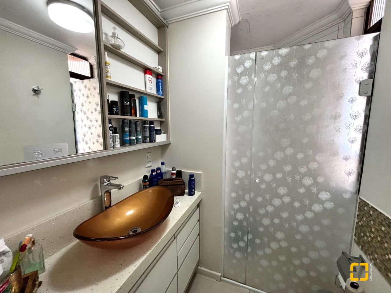 Apartamento com 128m², 4 quartos (sendo 1 suíte), 2 garagens, no bairro Centro em Florianópolis