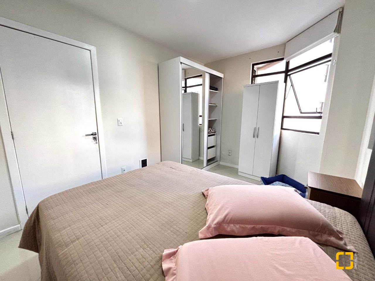 Apartamento com 128m², 4 quartos (sendo 1 suíte), 2 garagens, no bairro Centro em Florianópolis