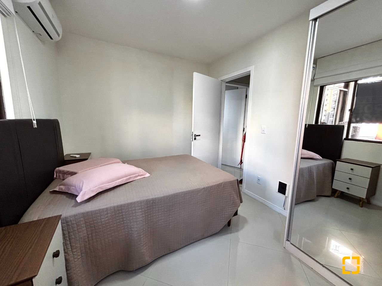 Apartamento com 128m², 4 quartos (sendo 1 suíte), 2 garagens, no bairro Centro em Florianópolis