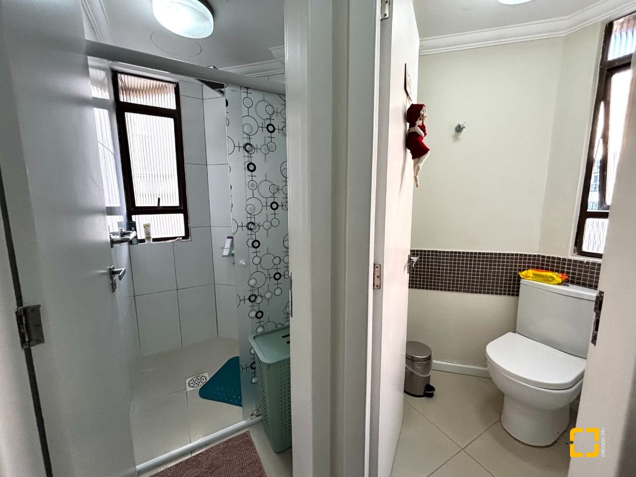 Apartamento com 128m², 4 quartos (sendo 1 suíte), 2 garagens, no bairro Centro em Florianópolis
