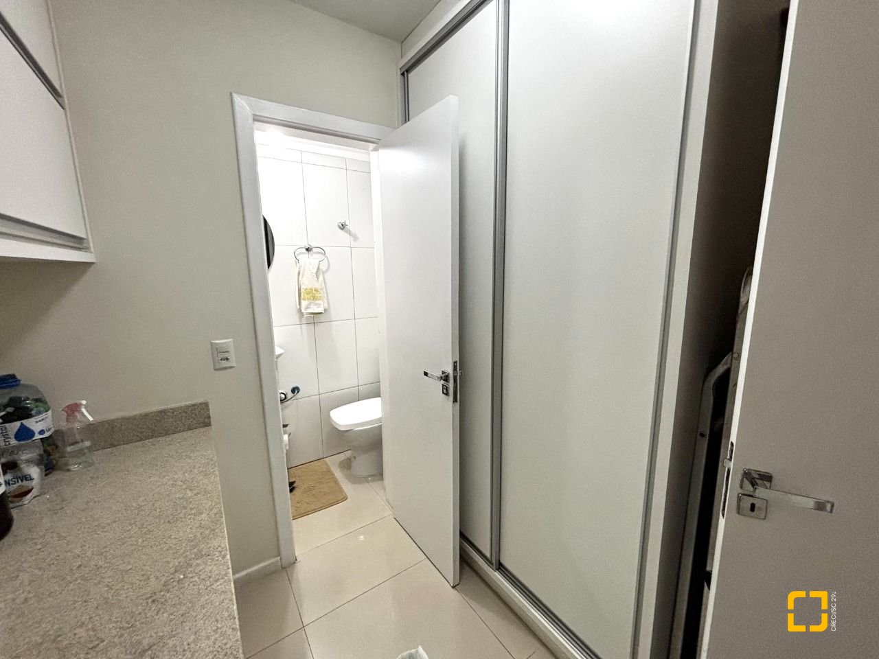 Apartamento com 128m², 4 quartos (sendo 1 suíte), 2 garagens, no bairro Centro em Florianópolis
