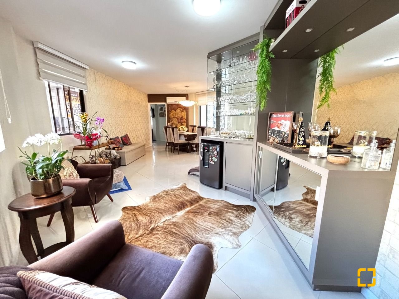 Apartamento com 128m², 4 quartos (sendo 1 suíte), 2 garagens, no bairro Centro em Florianópolis