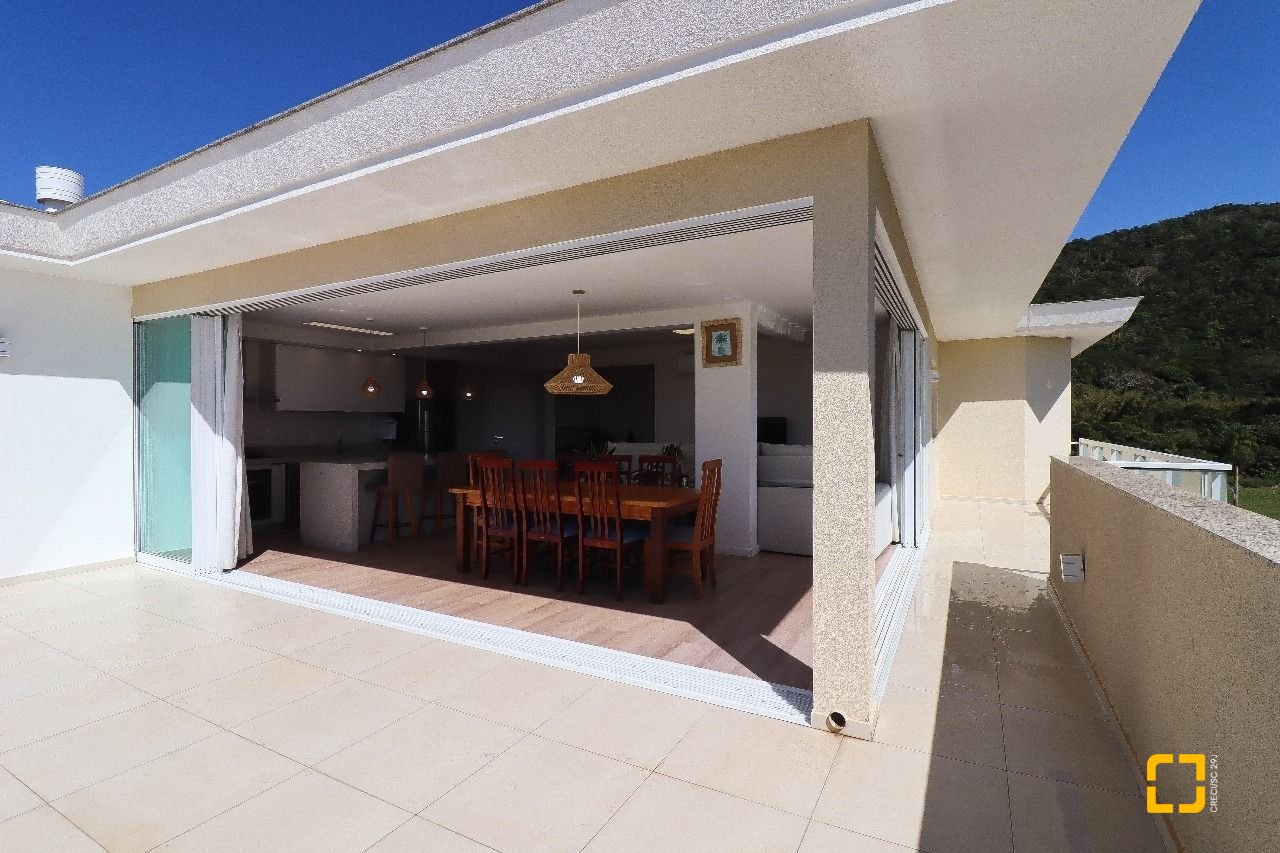 Cobertura com 165m², 6 quartos (sendo 2 suítes), 2 garagens, no bairro Ingleses em Florianópolis