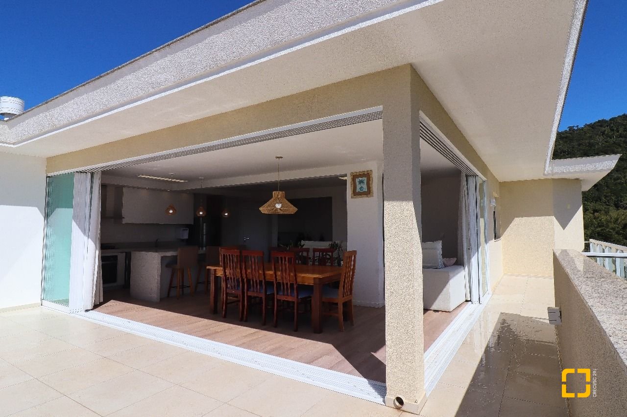Cobertura com 165m², 6 quartos (sendo 2 suítes), 2 garagens, no bairro Ingleses em Florianópolis