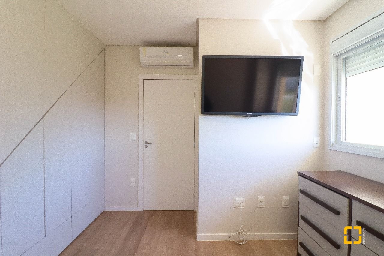 Cobertura com 165m², 6 quartos (sendo 2 suítes), 2 garagens, no bairro Ingleses em Florianópolis