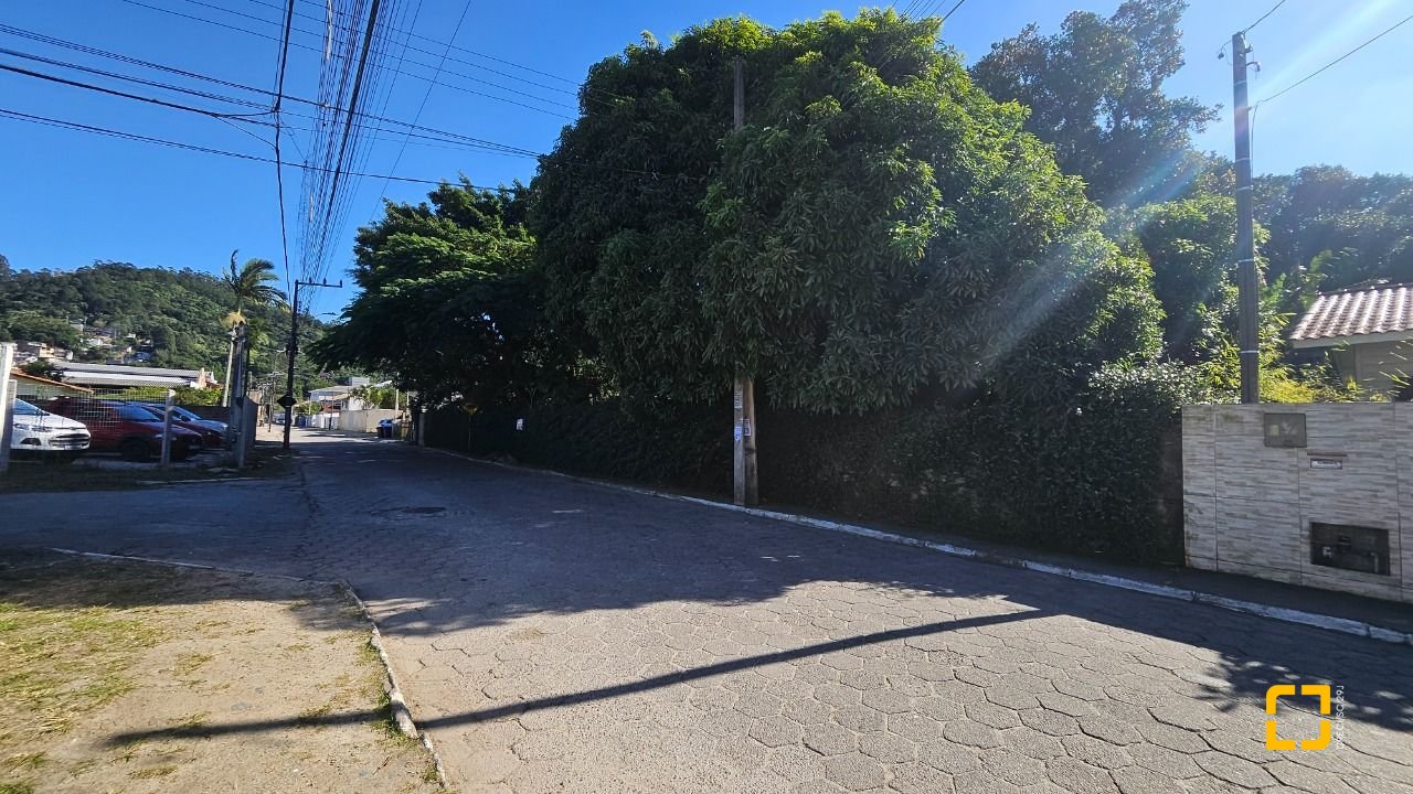 Terreno com 867m², no bairro Canasvieiras em Florianópolis