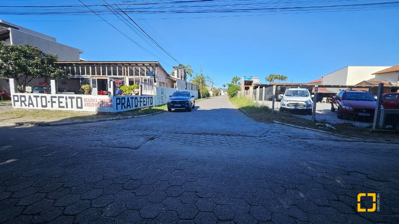 Terreno com 867m², no bairro Canasvieiras em Florianópolis