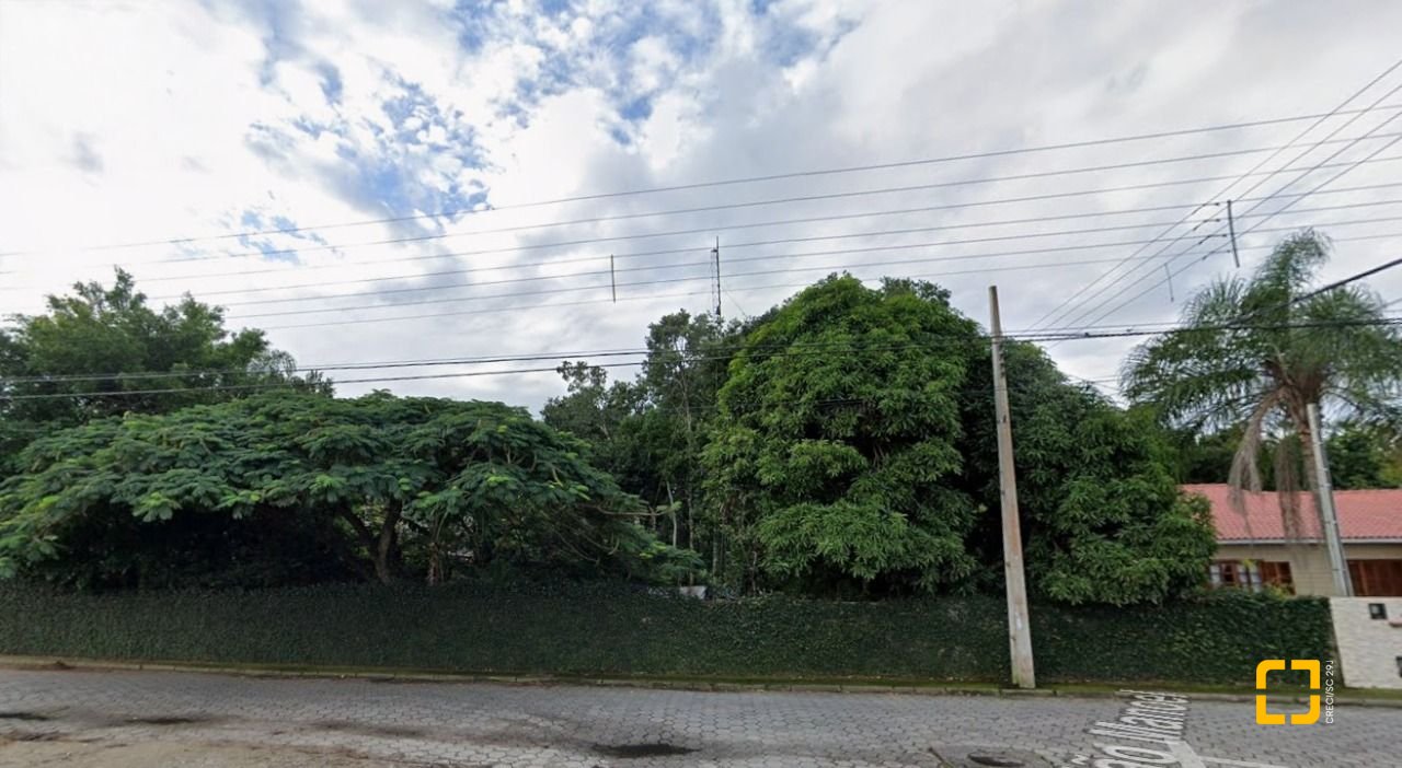 Terreno com 867m², no bairro Canasvieiras em Florianópolis