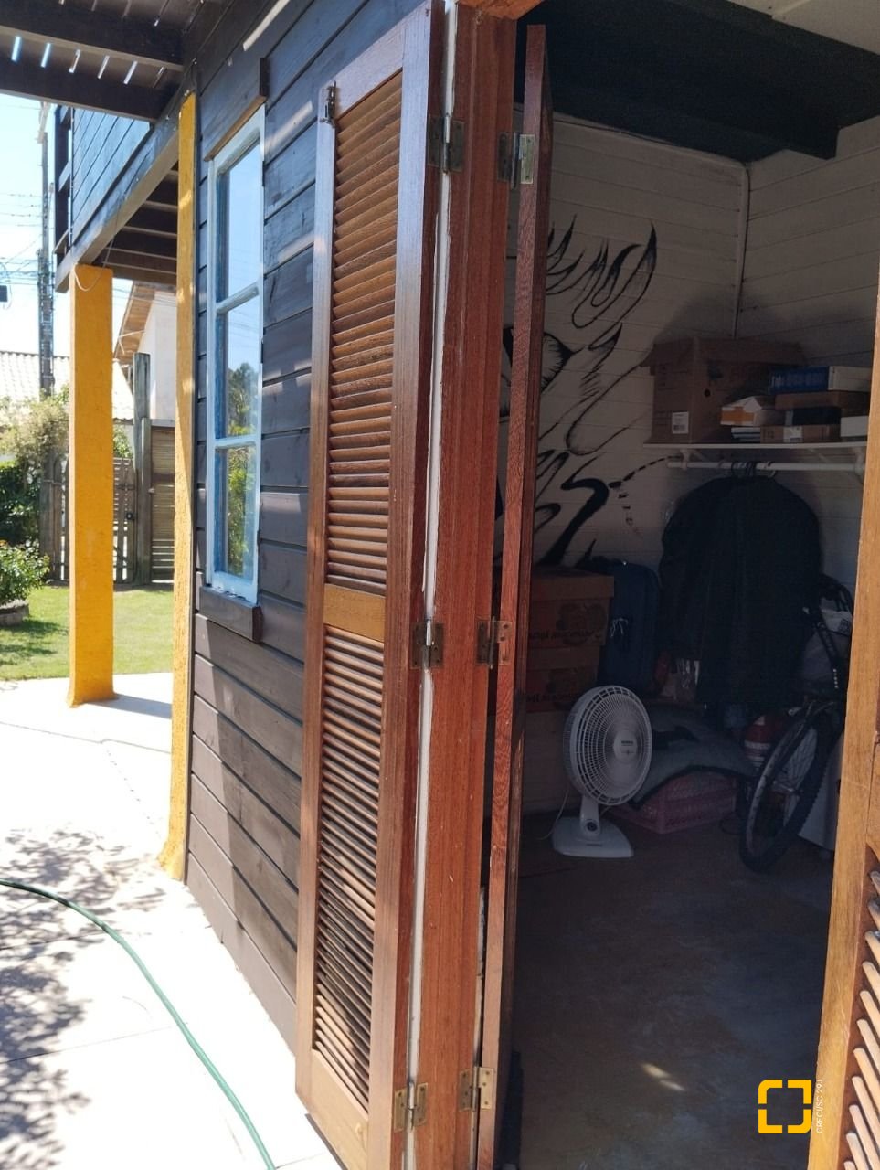 Casa com 120m², 5 quartos (sendo 2 suítes), 2 garagens, no bairro Rio Vermelho em Florianópolis