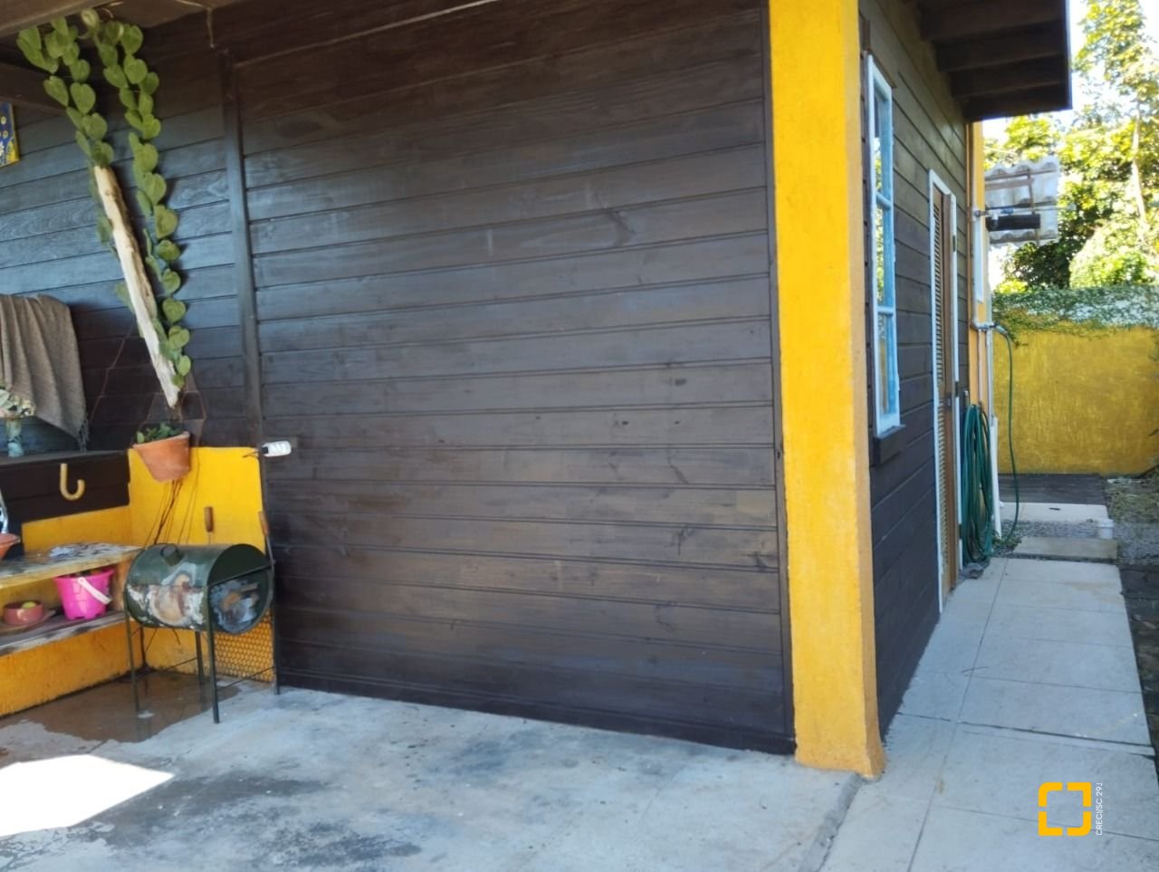 Casa com 120m², 5 quartos (sendo 2 suítes), 2 garagens, no bairro Rio Vermelho em Florianópolis