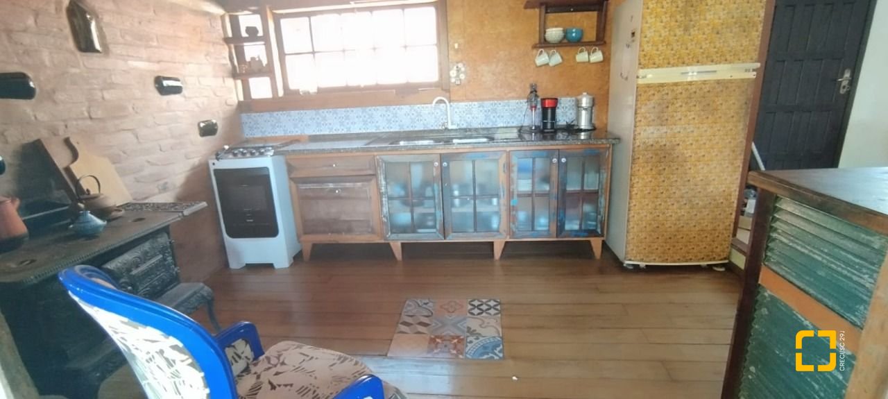 Casa com 120m², 5 quartos (sendo 2 suítes), 2 garagens, no bairro Rio Vermelho em Florianópolis