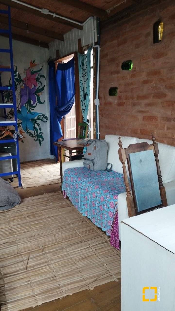 Casa com 120m², 5 quartos (sendo 2 suítes), 2 garagens, no bairro Rio Vermelho em Florianópolis