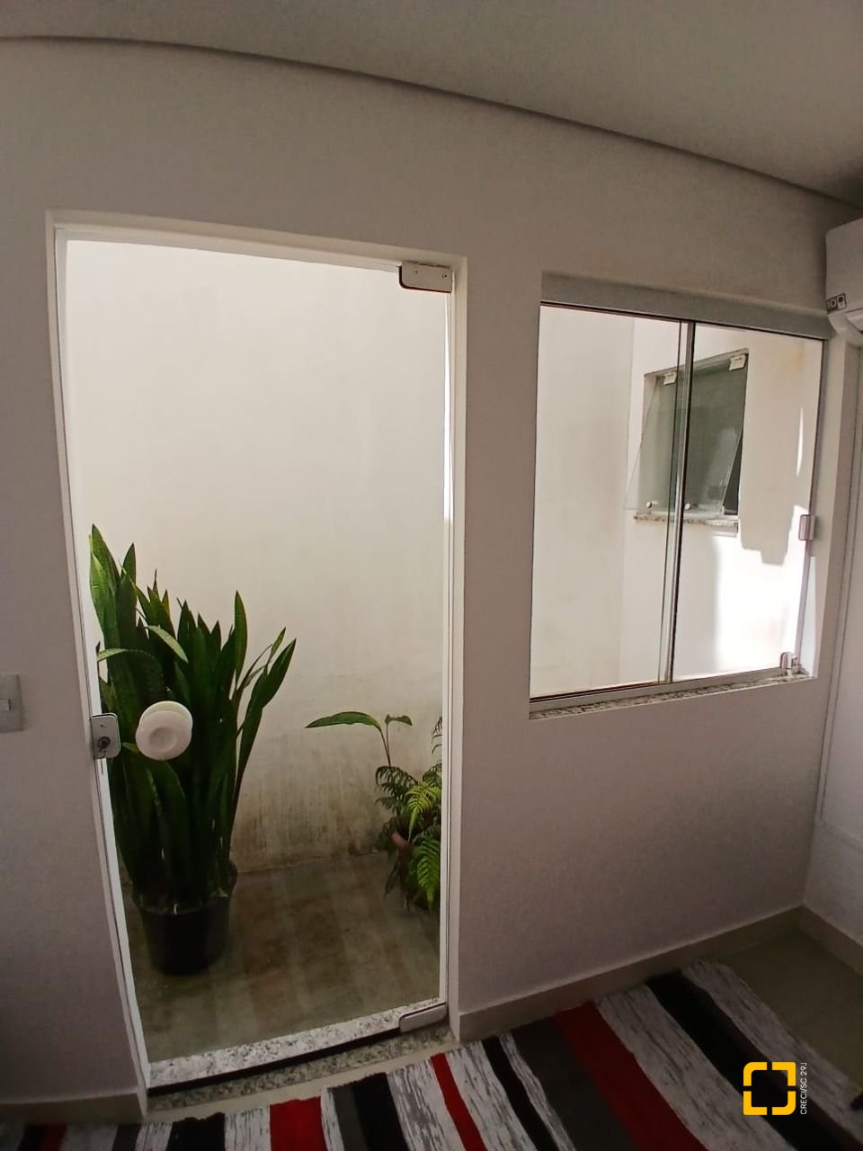 Casa com 124m², 4 quartos (sendo 2 suítes), 2 garagens, no bairro Ribeirão da Ilha em Florianópolis