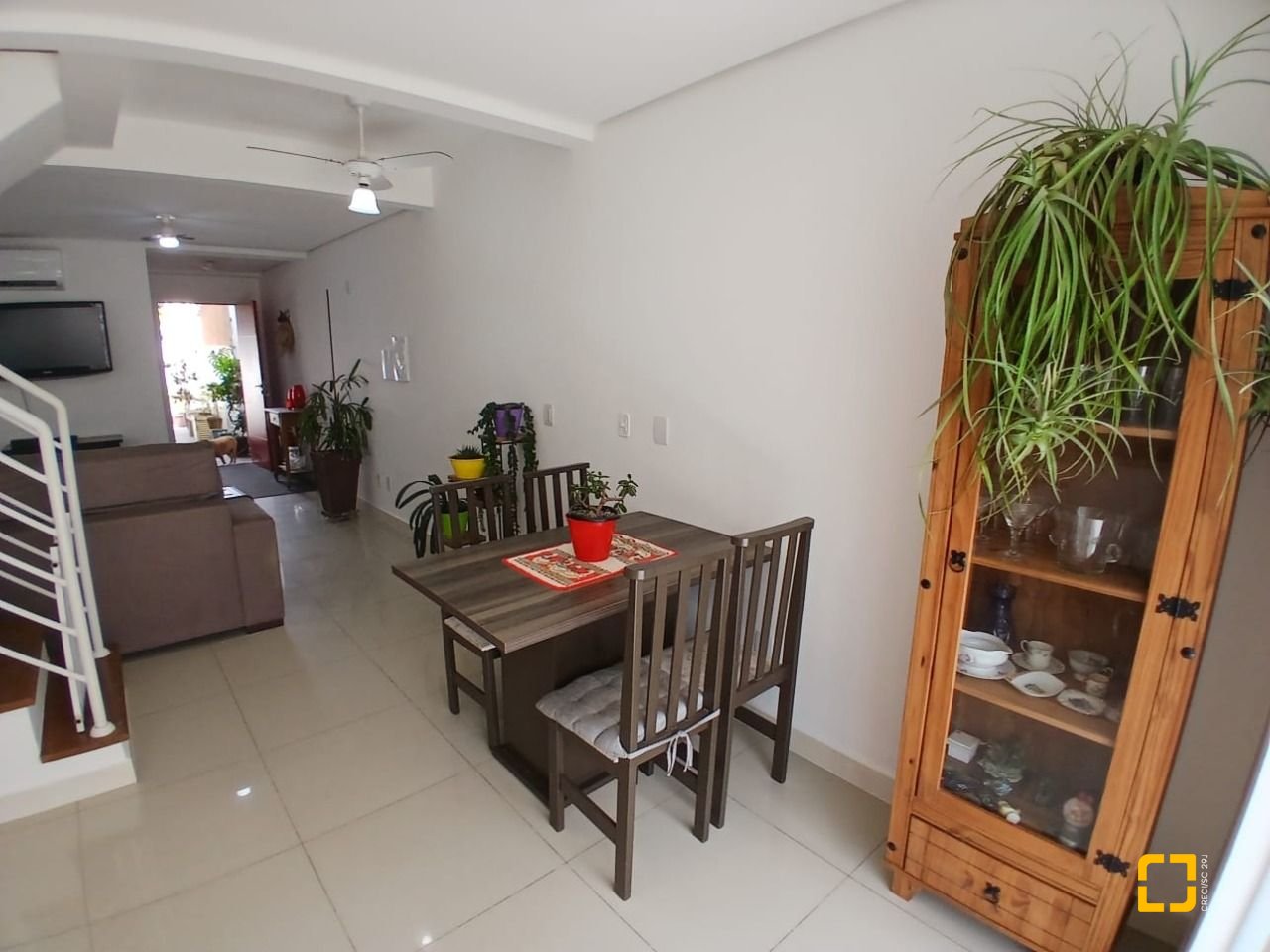 Casa com 124m², 4 quartos (sendo 2 suítes), 2 garagens, no bairro Ribeirão da Ilha em Florianópolis