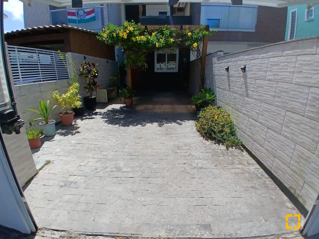 Casa com 124m², 4 quartos (sendo 2 suítes), 2 garagens, no bairro Ribeirão da Ilha em Florianópolis
