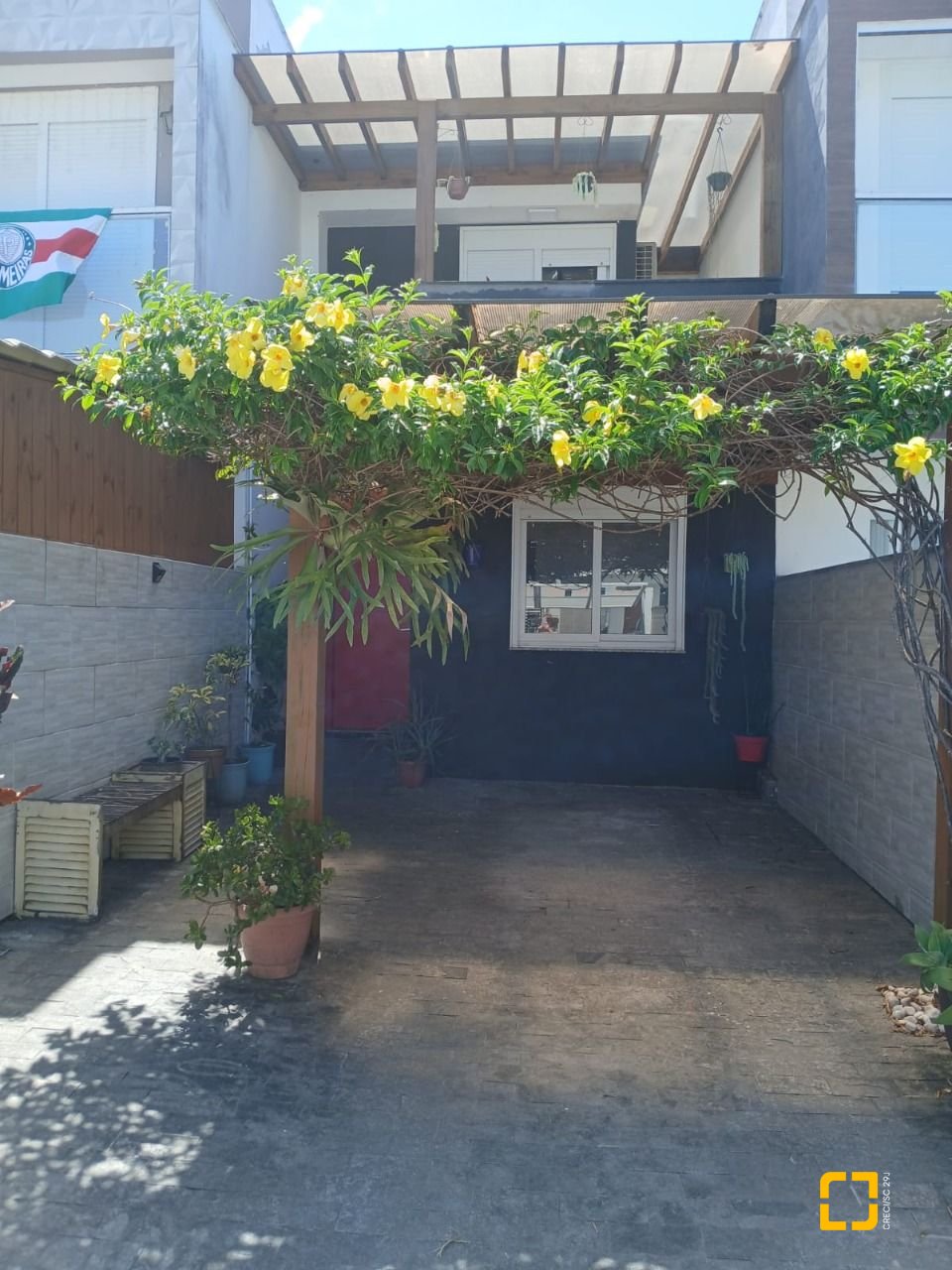 Casa com 124m², 4 quartos (sendo 2 suítes), 2 garagens, no bairro Ribeirão da Ilha em Florianópolis