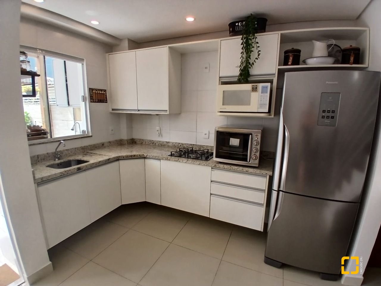 Casa com 124m², 4 quartos (sendo 2 suítes), 2 garagens, no bairro Ribeirão da Ilha em Florianópolis