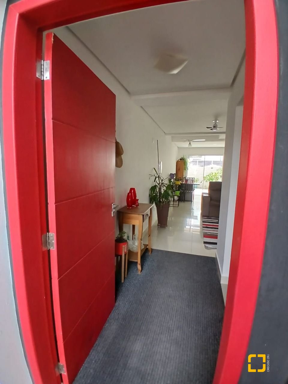 Casa com 124m², 4 quartos (sendo 2 suítes), 2 garagens, no bairro Ribeirão da Ilha em Florianópolis