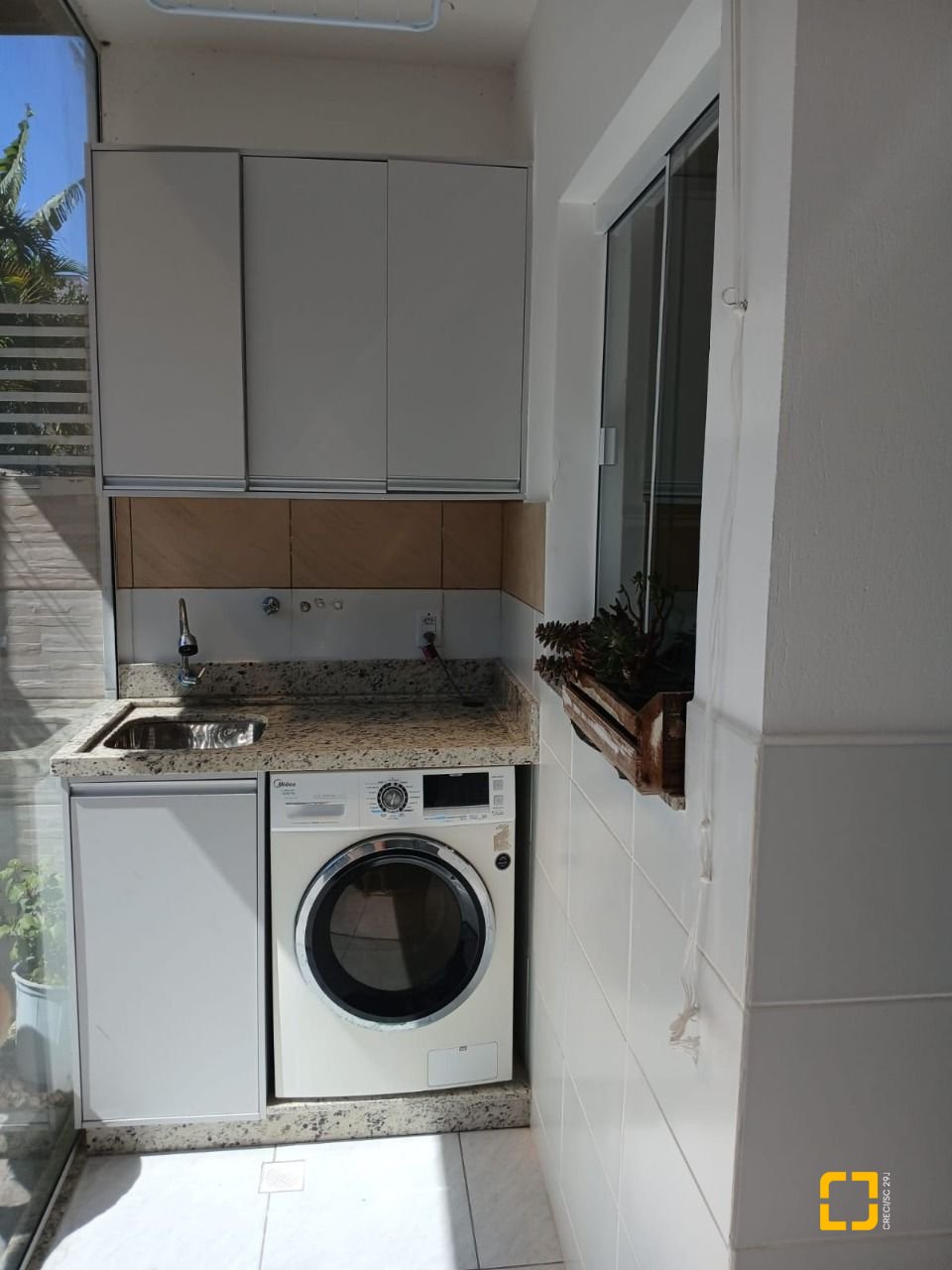 Casa com 124m², 4 quartos (sendo 2 suítes), 2 garagens, no bairro Ribeirão da Ilha em Florianópolis