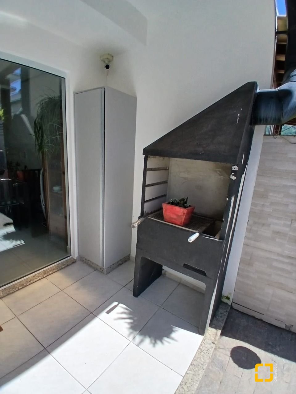 Casa com 124m², 4 quartos (sendo 2 suítes), 2 garagens, no bairro Ribeirão da Ilha em Florianópolis