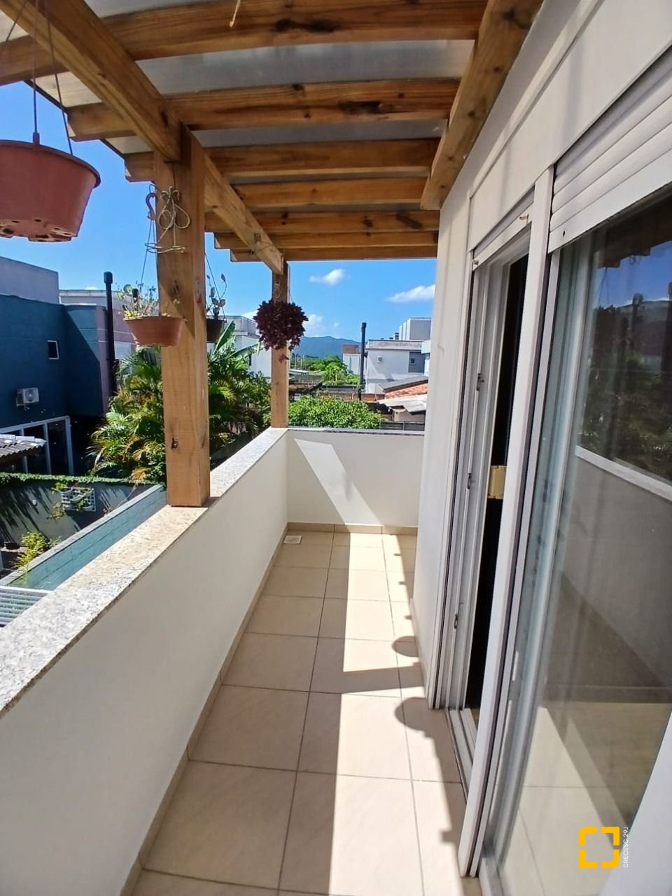 Casa com 124m², 4 quartos (sendo 2 suítes), 2 garagens, no bairro Ribeirão da Ilha em Florianópolis