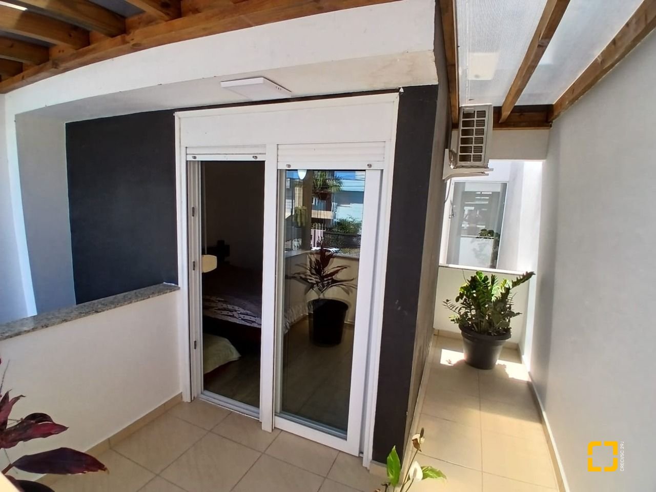 Casa com 124m², 4 quartos (sendo 2 suítes), 2 garagens, no bairro Ribeirão da Ilha em Florianópolis